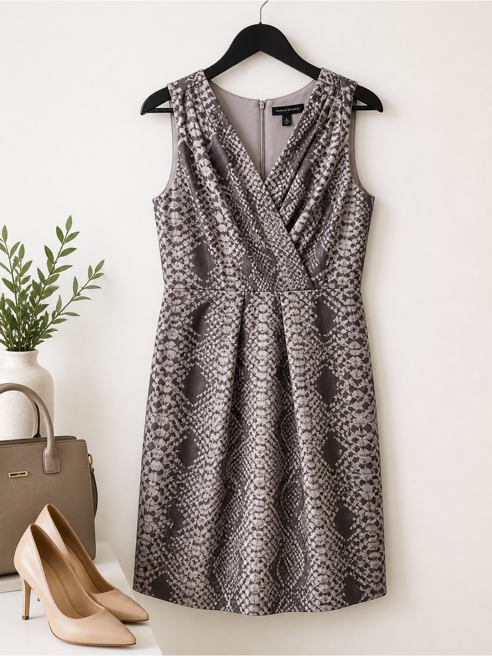 Banana Republic Grey Snake Print Silk Dress Pleated Wrap Size 8